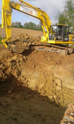 Plaatsen prefab betonkelder te Loker (Heuvelland)
